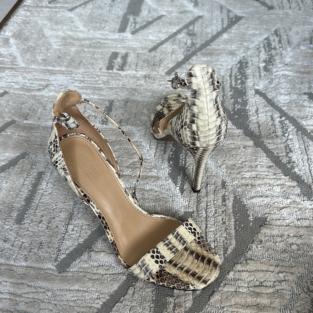 Michael Kors sandals size 6 print - Picture 4 of 6